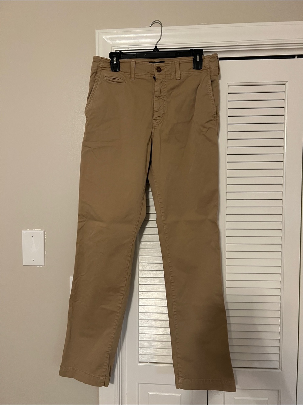 American Eagle Outfitters Men's Chinos in Khaki